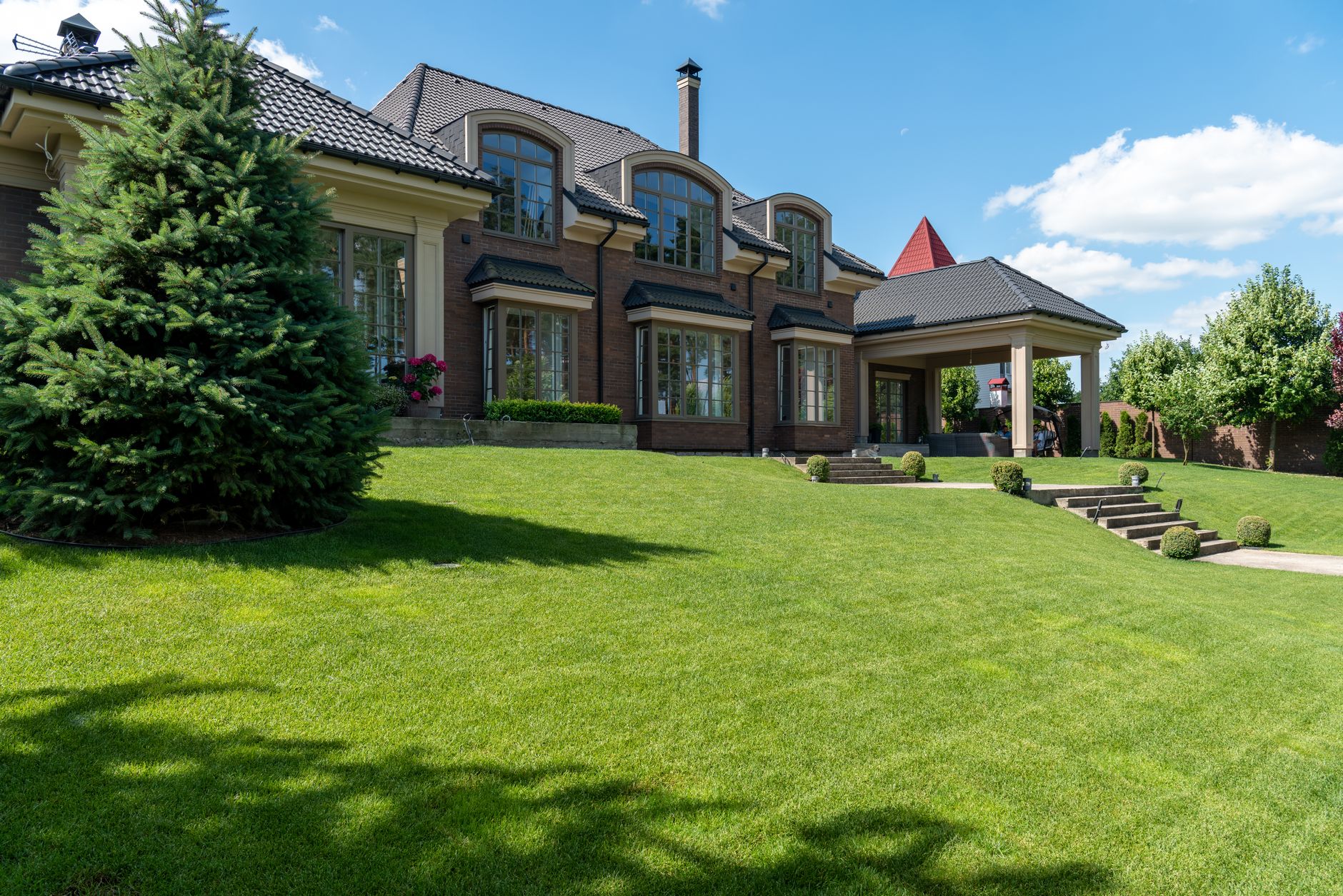 Beautiful maintained lawn by A Quality Lawn Care